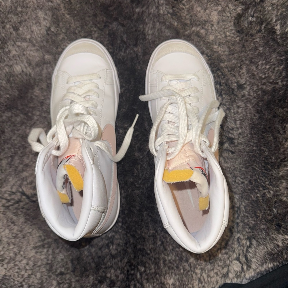 Nike Women's Sneakers - White and Pink